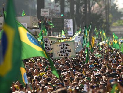 07 September 2021, Brazil, Sao Paulo: Supporters of President Bolsonaro take part in a rally in support of his government on Independence Day. Tens of thousands of people demonstrated in Brazil on Independence Day, brandishing anti-democratic slogans in a show of support for President Jair Bolsonaro. Photo: Andre Borges/dpa
07/09/2021 ONLY FOR USE IN SPAIN