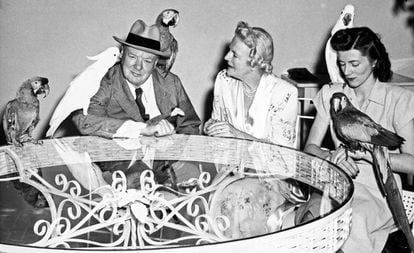 Winston Churchill en 1946 en Miami Beach junto a su mujer, Clementine, y su hija, Sarah.