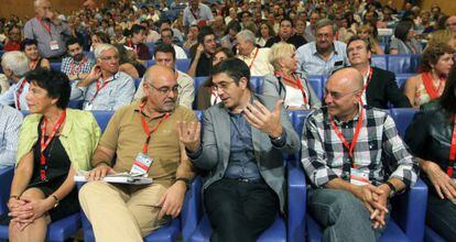 De izquierda a derecha: Isabez Celaa, Jos&eacute; Antonio Pastor, Patxi L&oacute;pez y Rodolfo Ares, en la conferencia pol&iacute;tica del PSE, en Bilbao.