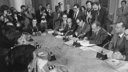 La firma de los Pactos de La Moncloa en 1977