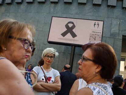 Concentración en el ayuntamiento de Maracena (Granada) en contra de la violencia machista por el asesinato de una mujer de la localidad en 2019.