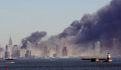 El humo en Manhattan, el  11 de septiembre de 2001.