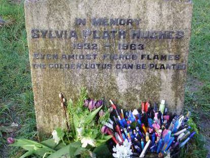 La lápida de Sylvia Plath en el cementerio de West Yorkshire.