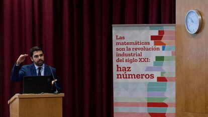 Diego Vizcaíno, en la Universidad de Sevilla durante la presentación del informe sobre el impacto socioeconómico de las Matemáticas.