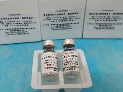Viales de la vacuna contra la covid de la empresa china CanSino, fotografiados en Wuhan.