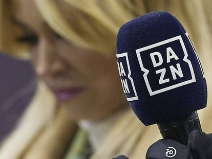 Un micrófono de Dazn en una retransmisión deportiva en Italia