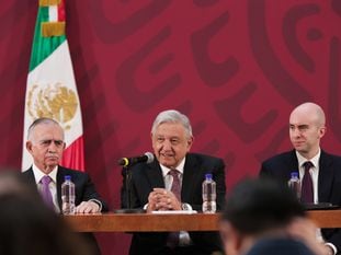 El exjefe de la Oficina de Presidencia, Alfonso Romo, el presidente Andrés Manuel López Obrador y el secretario técnico de la Presidencia, Carlos Torres Rosas.