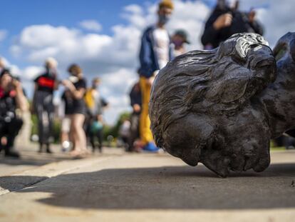 Una estatua de Colón derribada en St. Paul, Minnesota, en junio de 2020.