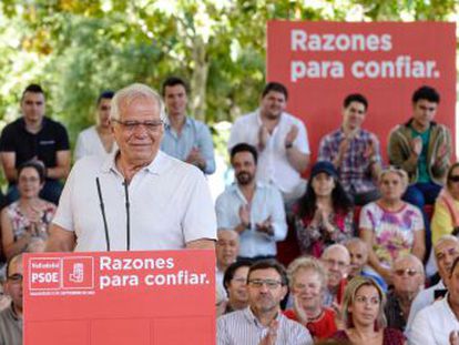 El ministro se pronuncia sobre la polémica de la tesis del presidente del Gobierno y, sin mencionarlos, acusa a quienes la instigan de valerse de desinformación y del todo vale