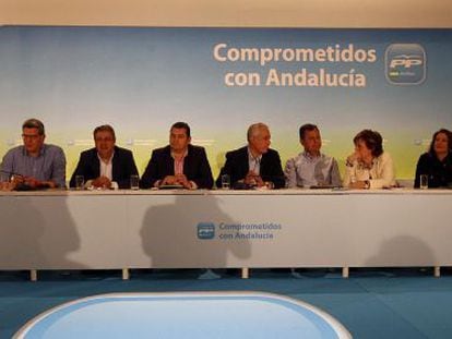 Arenas, con diputados y senadores del PP.