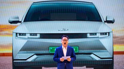 El director ejecutivo de Hyundai Motor Company, Unsoo Kim, en el lanzamiento del Hyundai IONIQ 5 eléctrico.