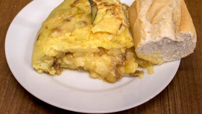 Tortilla poco cuajada en un local de Madrid.