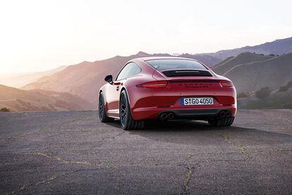 Las cuatro nuevas variantes de 911 llegarán a los Centros Porsche españoles a principios de noviembre de 2014 a un precio final de:  - 911 Carrera GTS: 135.339 €  - 911 Carrera GTS Cabriolet: 149.865 €  - 911 Carrera 4 GTS: 143.484 €  - 911 Carrera 4 GTS Cabriolet: 158.010 €