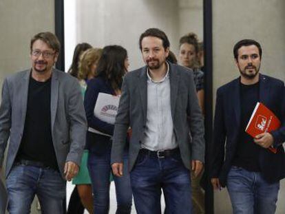 Fuentes de La Moncloa señalan que el presidente del Gobierno trasladó al líder de Podemos  que lo que tiene que hacer Puigdemont es renunciar a la declaración unilateral de independencia 