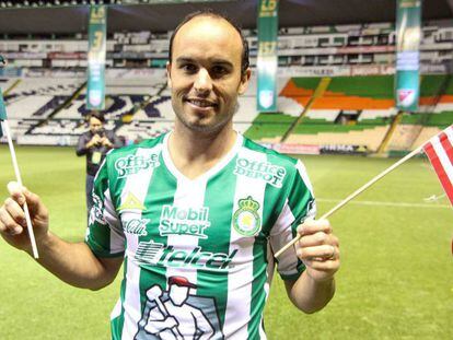 Donovan tras su presentaci&oacute;n con Le&oacute;n.