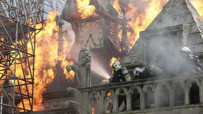 Un momento de 'Arde Notre Dame'.