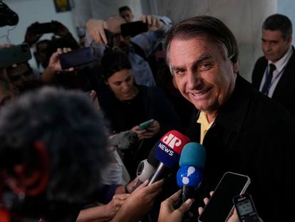 Jair Bolsonaro habla con la prensa este 29 de junio, en Río de Janeiro.
