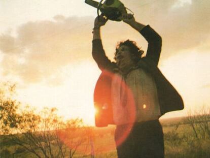 Una imatge de Gunnar Hansen interpretant Leatherface.