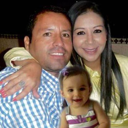 La esposa de Martín González usa como foto de perfil una imagen de su familia unida, sobrepuesta en el ordenador.