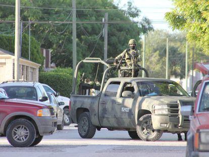 El Ej&eacute;rcito resguarda la calle tras un enfrentamiento en Tamaulipas. 