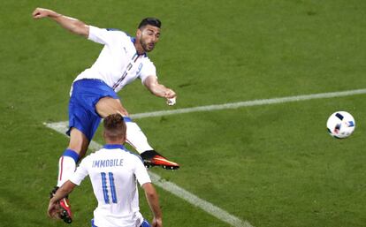 La volea de Graziano Pellè en el Italia-Bélgica.