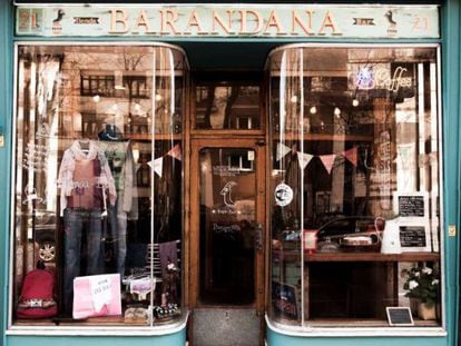 Escaparate del bar, restaurante y tienda Barandana, en Madrid. 