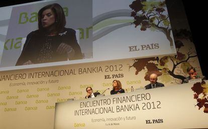 El presidente de Bankia, Rodrigo Rato, y la alcaldesa de Madrid, Ana Botella durante las jornadas del Encuentro Financiero Internacional Bankia 2012.