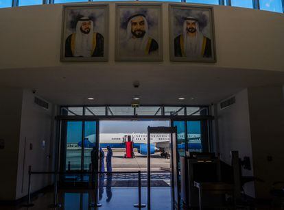 Una de las puertas de acceso al aeropuerto de Abu Dhabi, en una fotografía de enero de 2019.