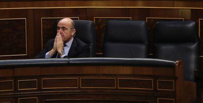 Luis de Guindos, ministro de Economía, en el Congreso de los Diputados.