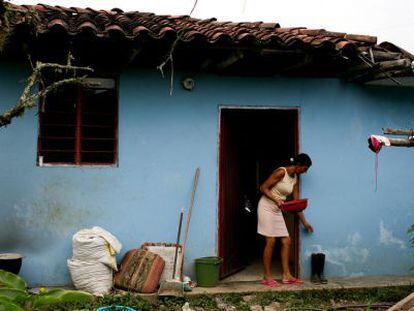 Una mujer cerca de Santander, Colombia.