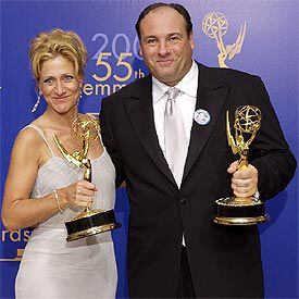 Edie Falco y James Gandolfini, protagonistas de <i>Los Soprano</i>, se llevan los galardones a los mejores actores.