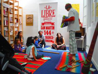 Taller infantil en La Libre, librería en el barrio limeño de Barranco.