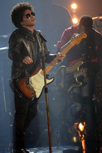 Bruno Mars, otro de los triunfadores de la noche, ganó el premio a mejor canción por Locked out of Heaven