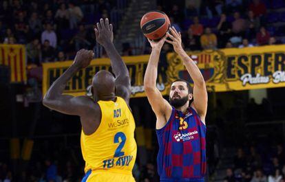Mirotic lanza ante Acy.