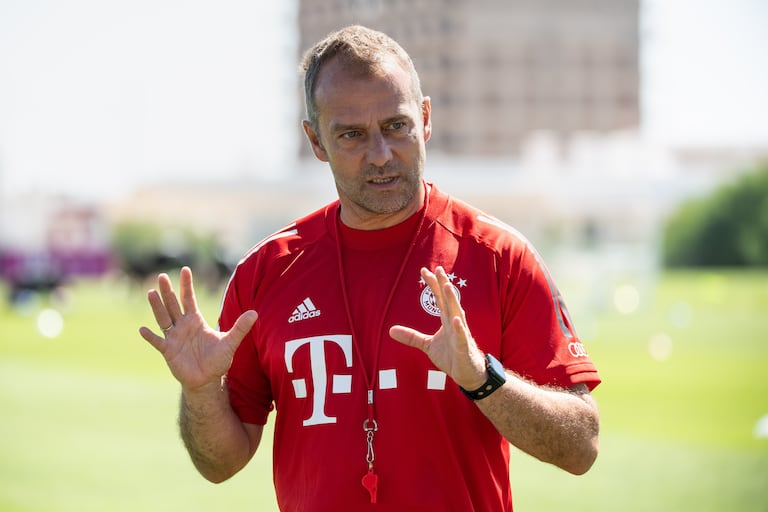 Hansi Flick, técnico del Bayern, este lunes en Lisboa durante un entrenamiento.