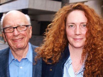 Rebekah Brooks, con Rupert Murdoch, en julio de 2011.