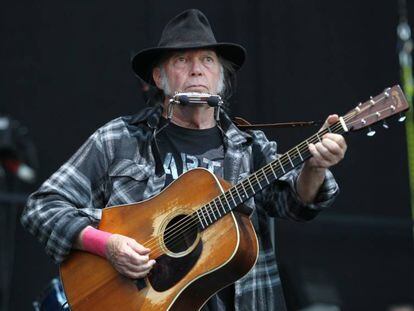  Neil Young  durante su concierto en Madrid en el Mad Cool Festival. 