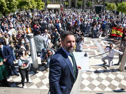 Acto del líder de Vox, Santiago Abascal, en la Plaza Nueva de Sevilla.