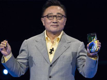 DJ Koh, presidente y CEO de Samsung Electronics, presenta el nuevo teléfono inteligente Samsung Galaxy Note 9, el pasado agosto.