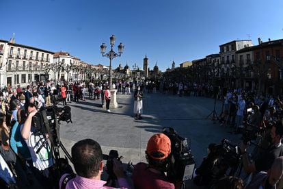 Isabel Díaz Ayuso pronuncia un discurso, durante su visita de este martes a Alcalá de Henares.