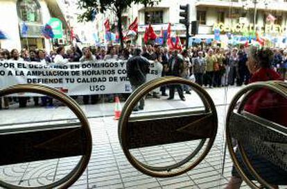 En la imagen, protesta de trabajadores del sector del comercio. EFE/Archivo