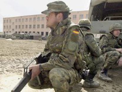 Soldados españoles, en las afueras de Kabul en febrero de 2002. 