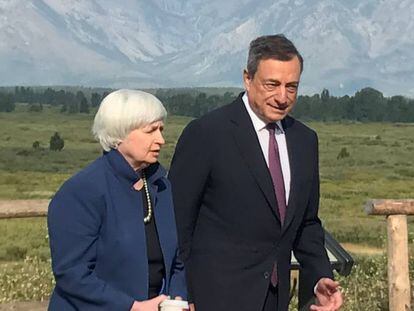 Janet Yellen, presidenta de la Fed, y Mario Draghi, del BCE, en Jackson Hole (EE UU) en septiembre.
