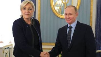 Marine Le Pen and Vladimir Putin, in 2019 in Moscow.