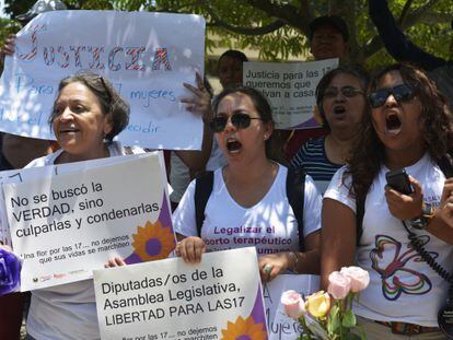Manifestaciones a favor del indulto para las 17 condenadas por abortar