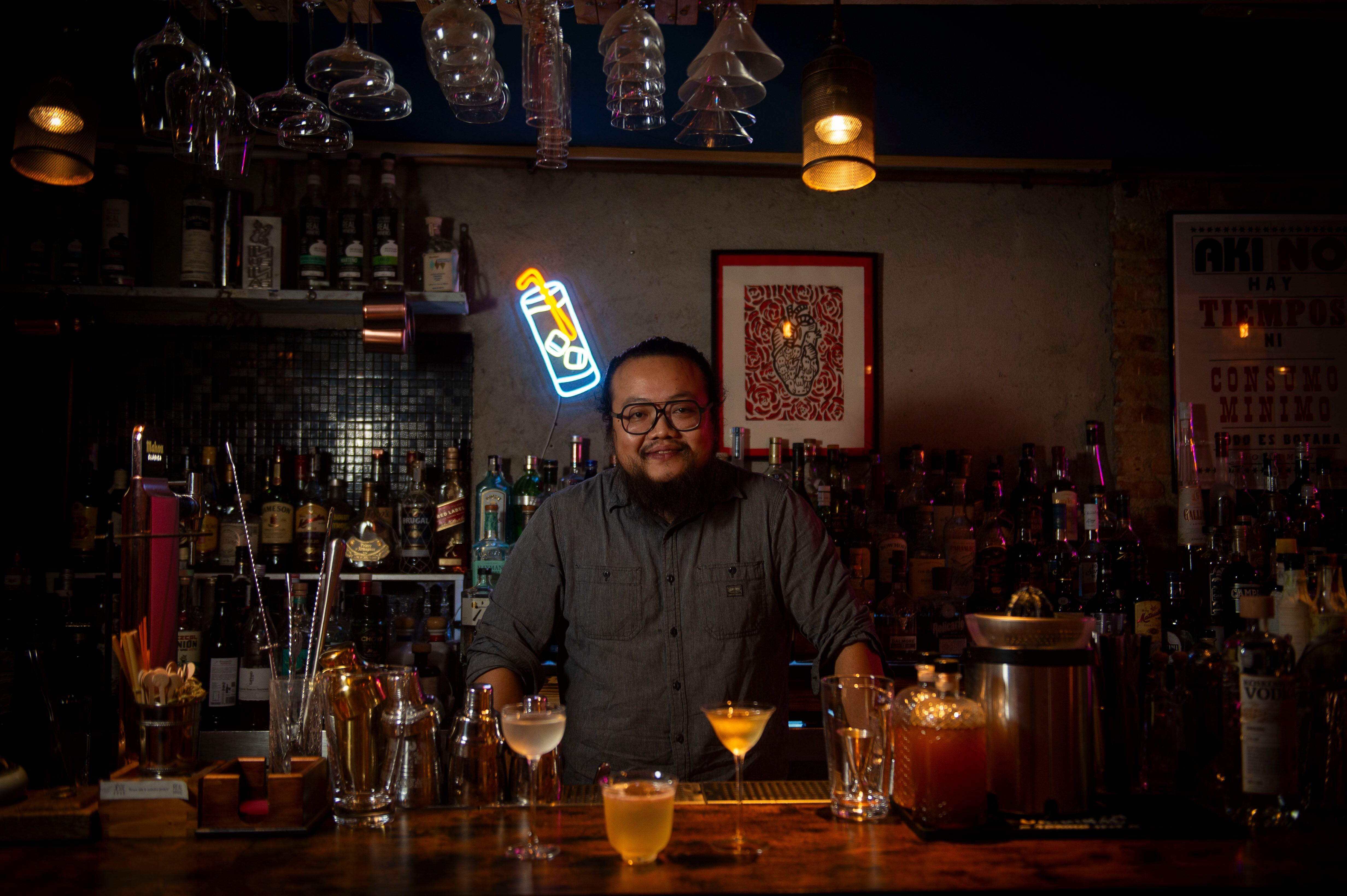 Runju Zhu, propietario de la coctelería Ni-Fu Ni-Fa.