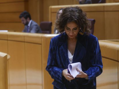 La ministra de Hacienda, María Jesús Montero, en su comparecencia en el pleno del Senado.