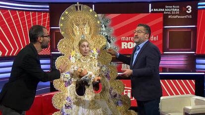 Un momento de la sátira sobre la Virgen del Rocío en el programa de TV3 'Està passant'.