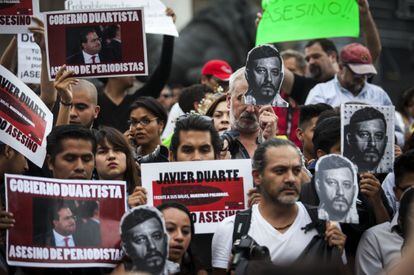 Concentración en México DF por el asesinato de Rubén Espinosa.