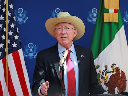 El embajador de Estados Unidos en México, Ken Salazar, en una conferencia de prensa este 11 de enero.